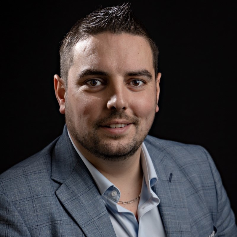 Serge DECRESSAT <br><a href="" style="color: #A2C60E"> Del Arte</a>